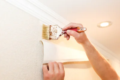 Pose de papier peint à Kermaria-Sulard — revêtements muraux et toiles de verre